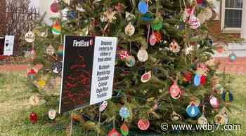 Fincastle “Tinsel Trail” continues into January - WDBJ7