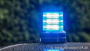 Fahrzeug beim Abbiegen übersehen: Rentnerin (80) verursacht Unfall in Waldkraiburg