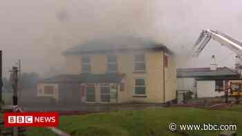 Cheesewring Hotel in Cornwall damaged in fire - BBC News