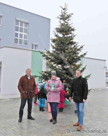 Weihnachtsbaum und Kinderaugen strahlen um die Wette Julius - Aichach - myheimat.de