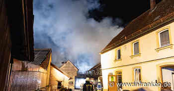 Pommersfelden: Scheunenbrand-Inferno - Feuerwehr-Großaufgebot rettet Ortskern