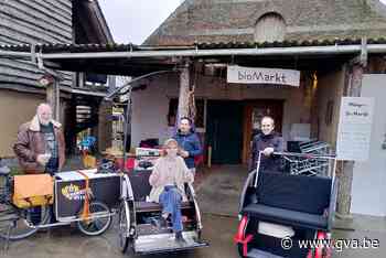 Riksjarijders fietsen van Riksjabier naar tv-studio van De Warmste Week - Gazet van Antwerpen