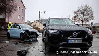 Zusammenstoß zwischen E-Fiat und Volvo fordert Expertise der Feuerwehr