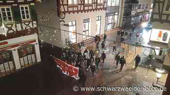 Lichterspaziergang in Calw: Noch mehr Gegner der Corona-Maßnahmen gehen auf die Straße