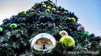 Unbekannte hängen Hitler-Christbaumschmuck vor Rathaus in Toskana auf
