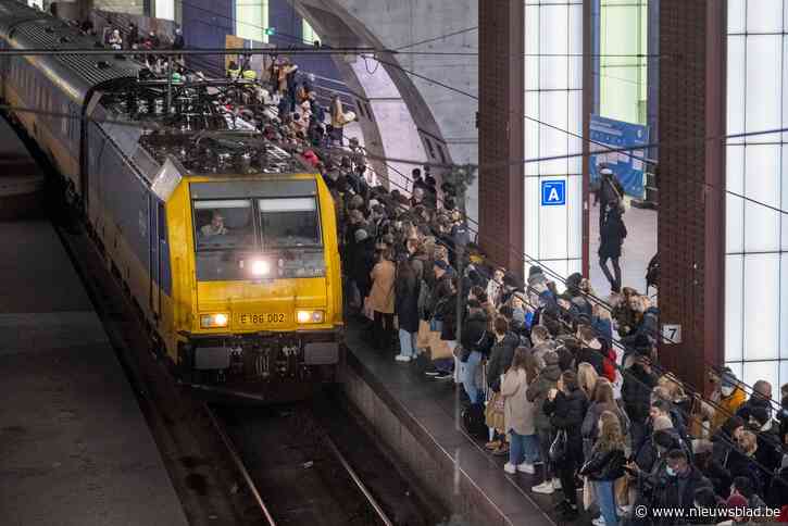 Opnieuw massa Nederlanders in Antwerpse winkelstraten en station: “Contraproductief en onverstandig”