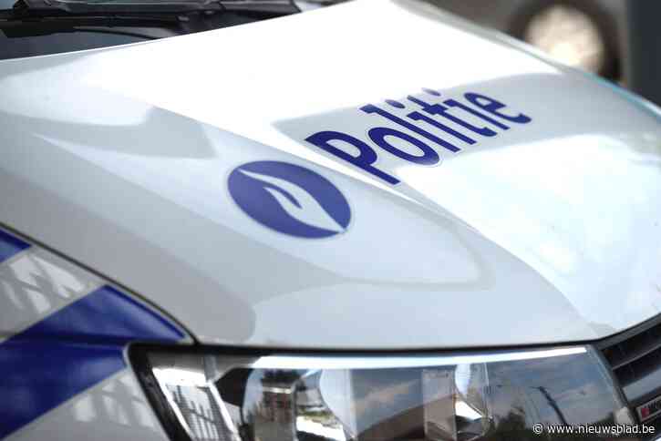 Botsing tegen muurtje dicht bij granaataanval: bestuurder vlucht en wordt ingerekend in Roeselare door patrouille op weg naar… aanval