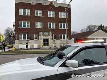 Teen shot in Rochester apartment building