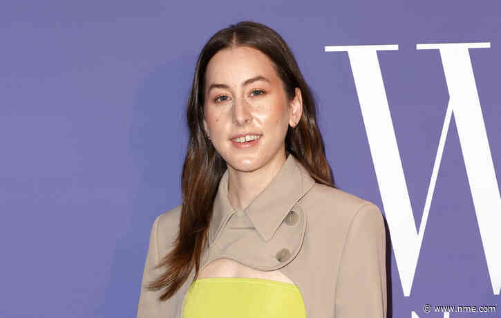 Alana Haim’s “most awkward Passover dinner” inspired ‘Licorice Pizza’ scene