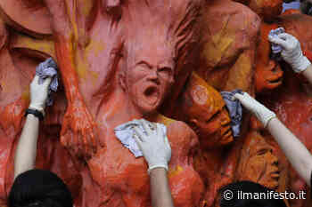 Memoria addio: Hong Kong smantella l'opera che commemora le vittime di Tiananmen | il manifesto - Il Manifesto