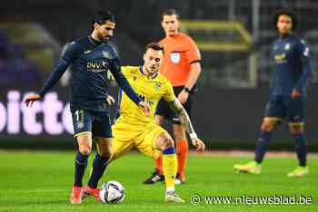 Scheidsrechter Jonathan Lardot fluit in Anderlecht, acht dagen na positieve test - Het Nieuwsblad