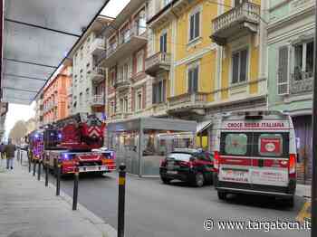 Vigili del fuoco, carabinieri e sanitari in via 28 Aprile a Cuneo - TargatoCn.it