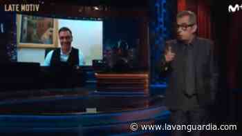 Pedro Sánchez irrumpe en la despedida de 'Late Motiv' de Andreu Buenafuente - La Vanguardia
