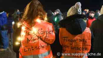 Demonstrationen - Koblenz - Hunderte kritisieren Corona-Maßnahmen - Politik - Süddeutsche Zeitung - SZ.de