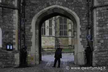 L'uomo che è entrato nella British Queen con arco e frecce è stato arrestato - QWERTYmag