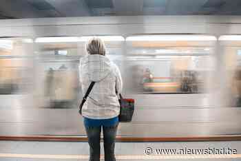 Meer en gratis metro's en trams op oudejaarsnacht (Brussel) - Het Nieuwsblad