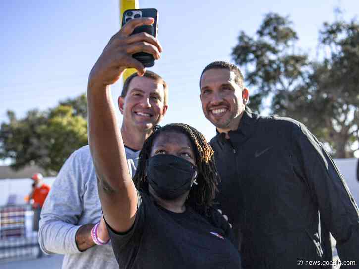 Mutual admiration between Swinney & Campbell takes center stage at Cheez-It Bowl – CycloneFanatic.com - Cyclone Fanatic
