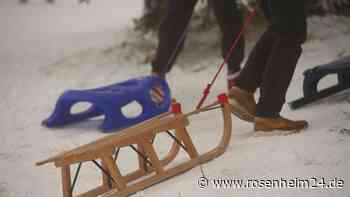 Beim Rodeln gegen Baum gekracht: Frau (36) erleidet schwere Kopfverletzungen