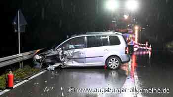 Schwerer Unfall auf B28: Sechs Verletzte nach Frontalzusammenstoß