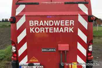 Autobatterij vat tijdens sleutelen vuur in garage