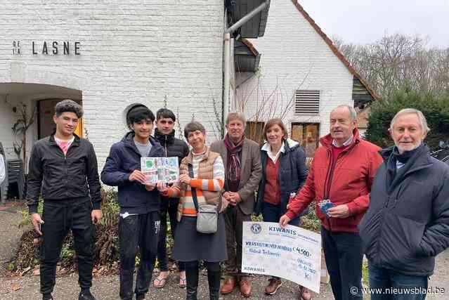 Serviceclub Kiwanis schenkt 4.500 euro aan asielcentrum: “Helaas zijn er nog steeds vluchtelingen”