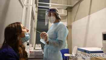 Covid, il virus torna nel Policlinico di Bari: casi in 3 reparti. "Non sono focolai, ma contagi avvenuti a cene e feste" - La Repubblica