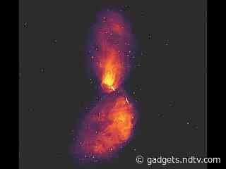 Astronomers Capture Stunning Image of Black Hole Eruption Covering Length of 16 Full Moons