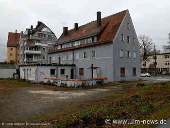 Polizeitaucher suchen die Tatwaffe in der Donau