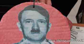 Prato, addobbi di natale con la faccia di Hitler appesi all’albero comunale di Montemurlo:… - Il Fatto Quotidiano