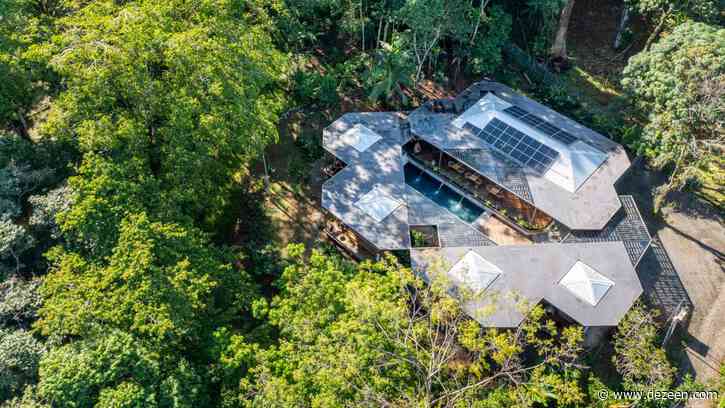 Studio Saxe weaves Caribbean Courtyard Villa into a Costa Rican jungle