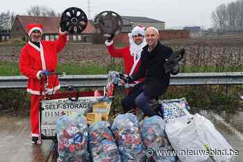 Kerstmannen op pad om Deerlijk mooi te maken: “Misschien kunnen we er een traditie van maken” - Het Nieuwsblad