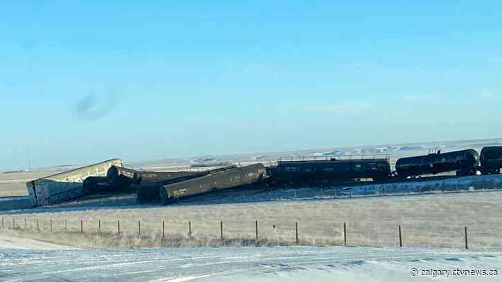 Train derails in southern Alberta, diesel fuel leaking