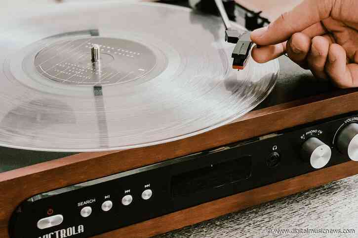 US and UK Vinyl Sales Crack 30-Year Highs Following Record Holiday Performance