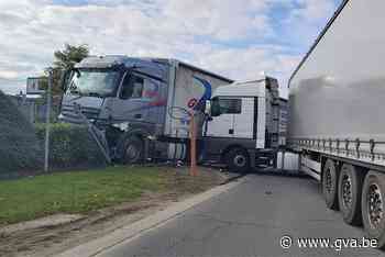 Wegreuzen botsen op zijrijbaan van N16 - Gazet van Antwerpen