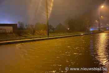 Rijbaan op verkeerswisselaar in Lummen door wateroverlast versperd - Het Nieuwsblad