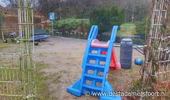 Hangjongeren halen spullen weg uit tuinen bij Borneoplein - DeStadAmersfoort.nl