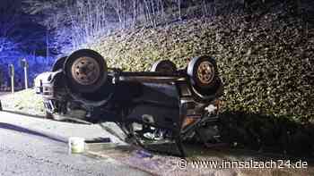 Auto überschlägt sich bei Gars - zwei Verletzte