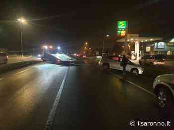 Toyota Prius finisce fuori strada sulla Saronno-Monza - ilSaronno