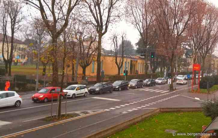 Dalmine paralizzata dalle code al punto tamponi, appello ad Ats e Regione: “Ne servono altri” - BergamoNews.it