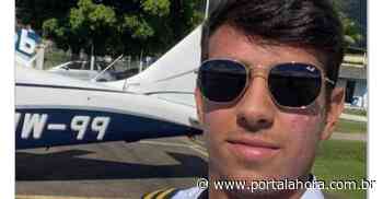 Queda do bimotor em São Paulo: empresária de Imbituba, mãe do copiloto do avião, informa que mochila encontrada em alto-mar é do filho - Portal AHora