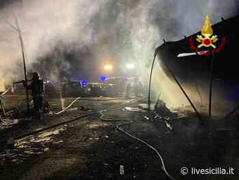 Catania, rogo ed esplosioni nella notte: aperta inchiesta FOTO - Livesicilia.it
