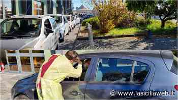 All'hub di Catania ore di fila per i tamponi - lasiciliaweb | Notizie di Sicilia