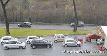 Siena, la rabbia dei farmacisti: "Così rischiamo di più di infettarci". E c'è chi chiama la polizia locale - Corriere di Siena