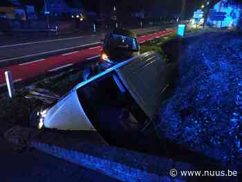 Twee wagens in de gracht in Brakel-Elst - NUUS