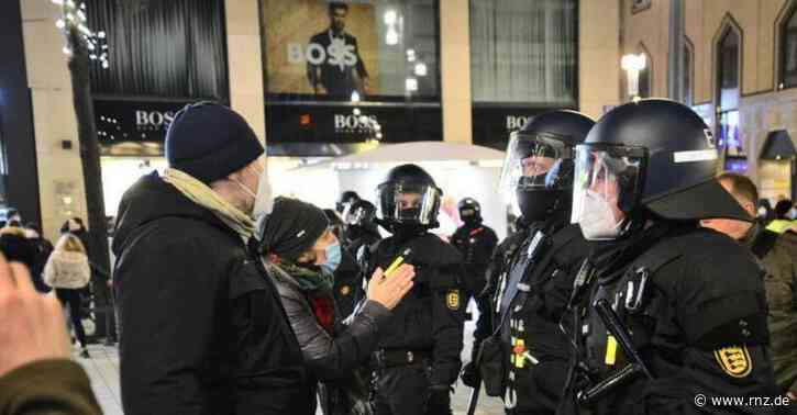 Mannheim:  "Omas gegen Rechts" von Demonstranten angepöbelt