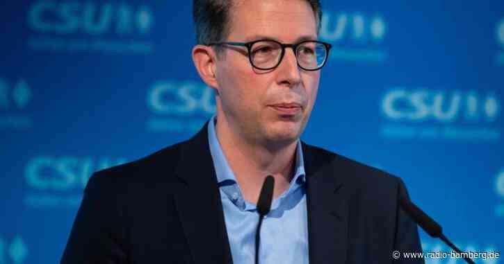 CSU-Generalsekretär: Katar-Frage muss sich FC Bayern stellen