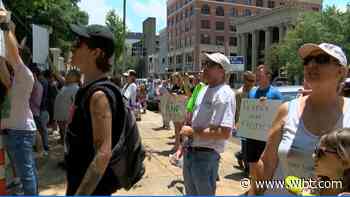 Governor pushing back on drafted medical marijuana bill; Legislature believes they could override veto - WLBT