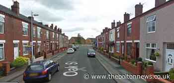 Firefighters tackle Oak Street, Leigh car blaze - The Bolton News