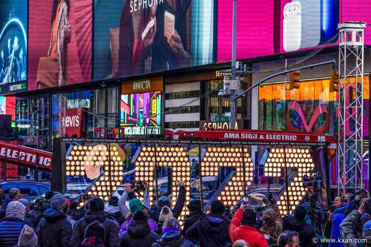 As omicron spreads, New York will limit people at Times Square Ball Drop