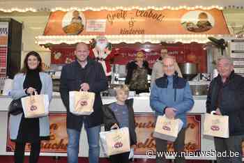 Schepencollege brengt smoutebollen rond in rusthuizen (Lubbeek) - Het Nieuwsblad